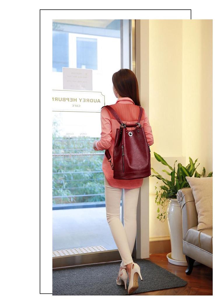 Korean Style Women's Soft Leather Backpack - Large Capacity, Versatile, for Autumn/Winter.