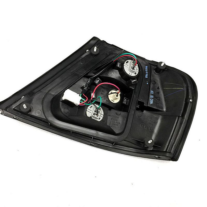 

Совместимо с задним фонарем Fengshen Bluebird 2-го поколения: Задний стоп-сигнал, фонарь заднего хода и указатель поворота. Premium, Driver (Left Side)