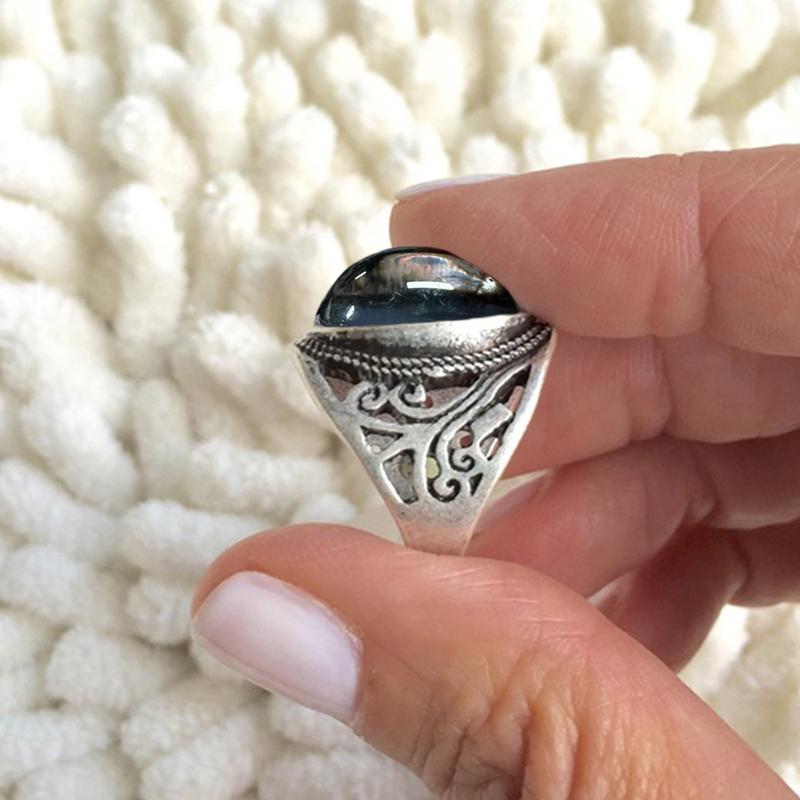 Huitan Vintage Lady Rings Big Oval Plastic Stone Daily Wear Party Unique Retro Women Accessories Noble Jewelry Drop Shipping