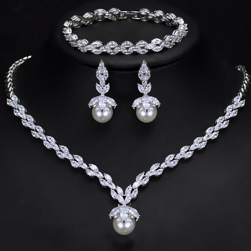 

Bridal Zircon Chain Set, Shell Pearl Bracelet, Earrings And Necklace Three-Piece Set.