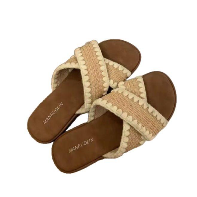 Ethnic style woven cross-strapped open-toed flat-bottomed slippers for women's summer wear Bohemian seaside vacation beach sandals