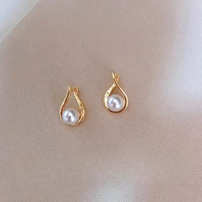 Σκουλαρίκια μαργαριτάρι Σταυρός γυναικεία γαλλικά ελαφριά πολυτελή γεωμετρικά τρισδιάστατα σκουλαρίκια σταγόνα νερού ιδιοσυγκρασία Λογοτεχνικά μεταλλικά σκουλαρίκια