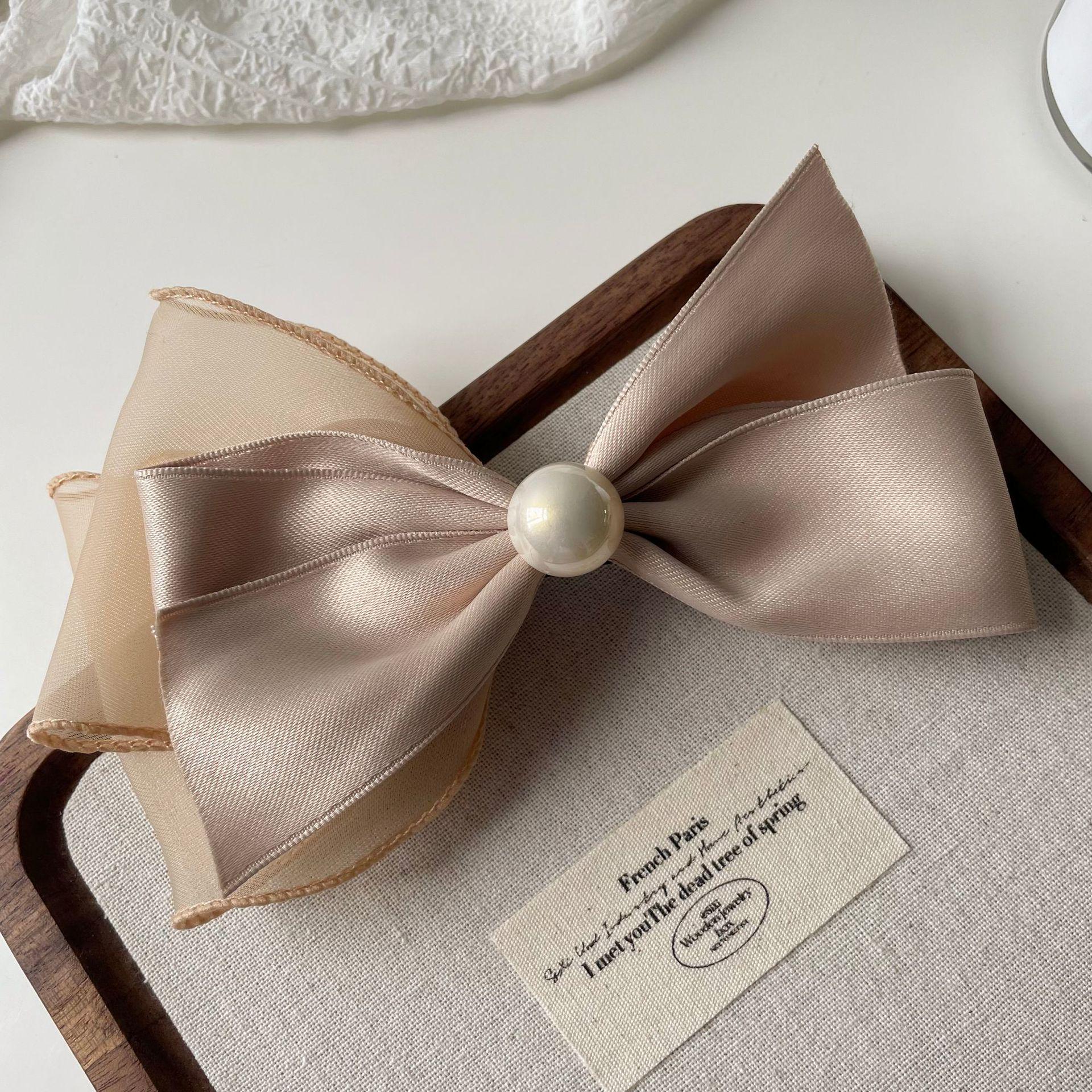 

Корейская элегантная черная атласная заколка-клип с жемчугом - Стильный аксессуар для волос хаки