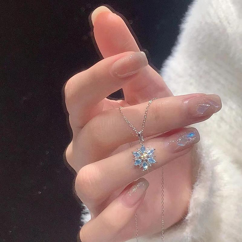 Blue shiny zircon snowflake necklace women sweet temperament clavicle chain autumn and winter stainless steel necklace