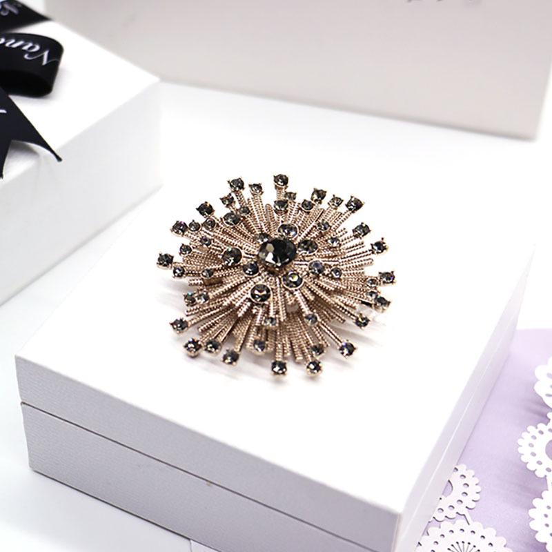 Korean High-End Luxury Sunflower Brooch - Versatile Creative Sweater Pin & Fashion Corsage Accessory