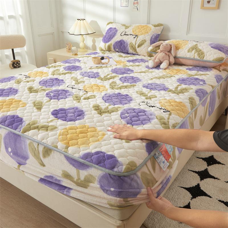 Mother-and-baby Milk Velvet Padded Bedspread with Cotton Padded Single and Double Simmons Bedspread Mattress Protective Cover