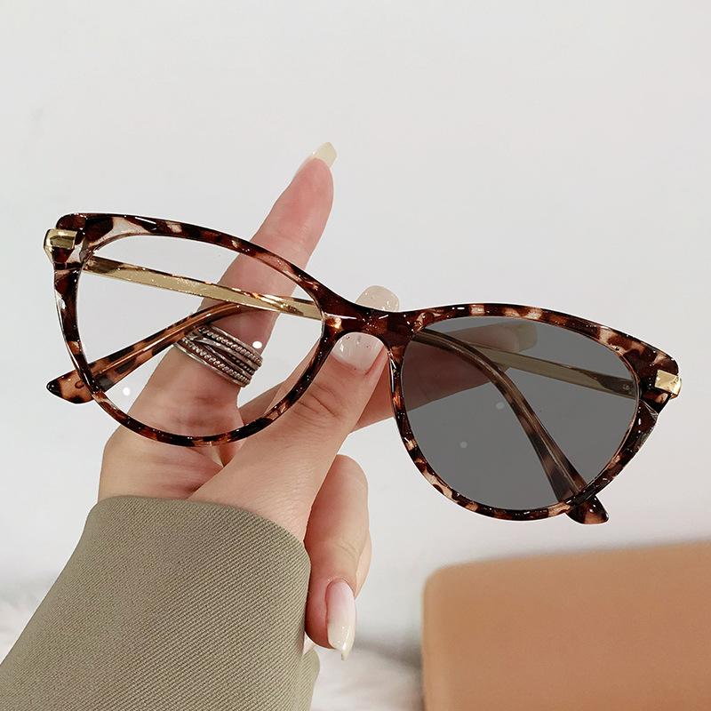 Fashion Vintage Cat Eye Anti Blue Light Glasses Women Triangle Metal Frame Female Anti Radiation Eye Protection Spectacles