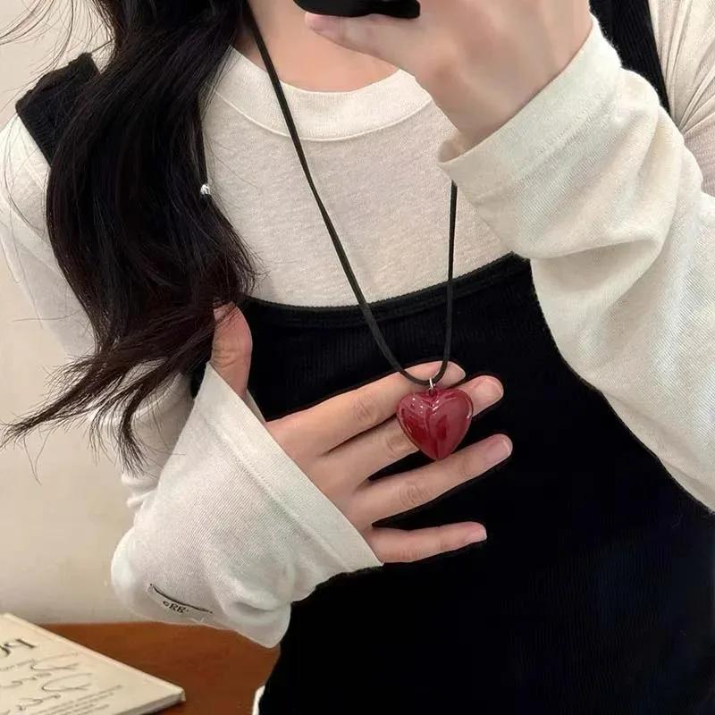

Vintage Oval Wooden Y2K Pendant Necklace for Women Minimalist Matte Metal Block Adjustable Leather Rope Sweater Chain Zircon