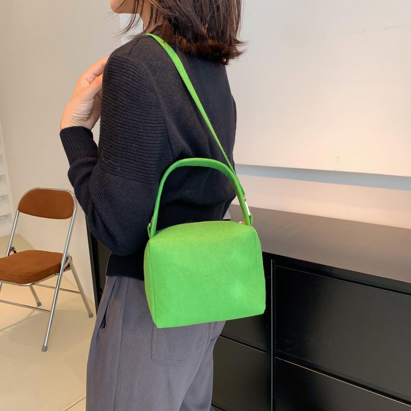 Trendy 2023 Ladies Bag Spring New Retro Casual Commuting Shoulder Bag Minimalist Design