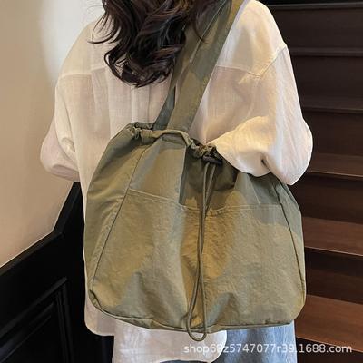 2025 New Solid Color Large Capacity Niche Design Fashionable Versatile Shoulder Bag Handbag Student Class Tote Bag