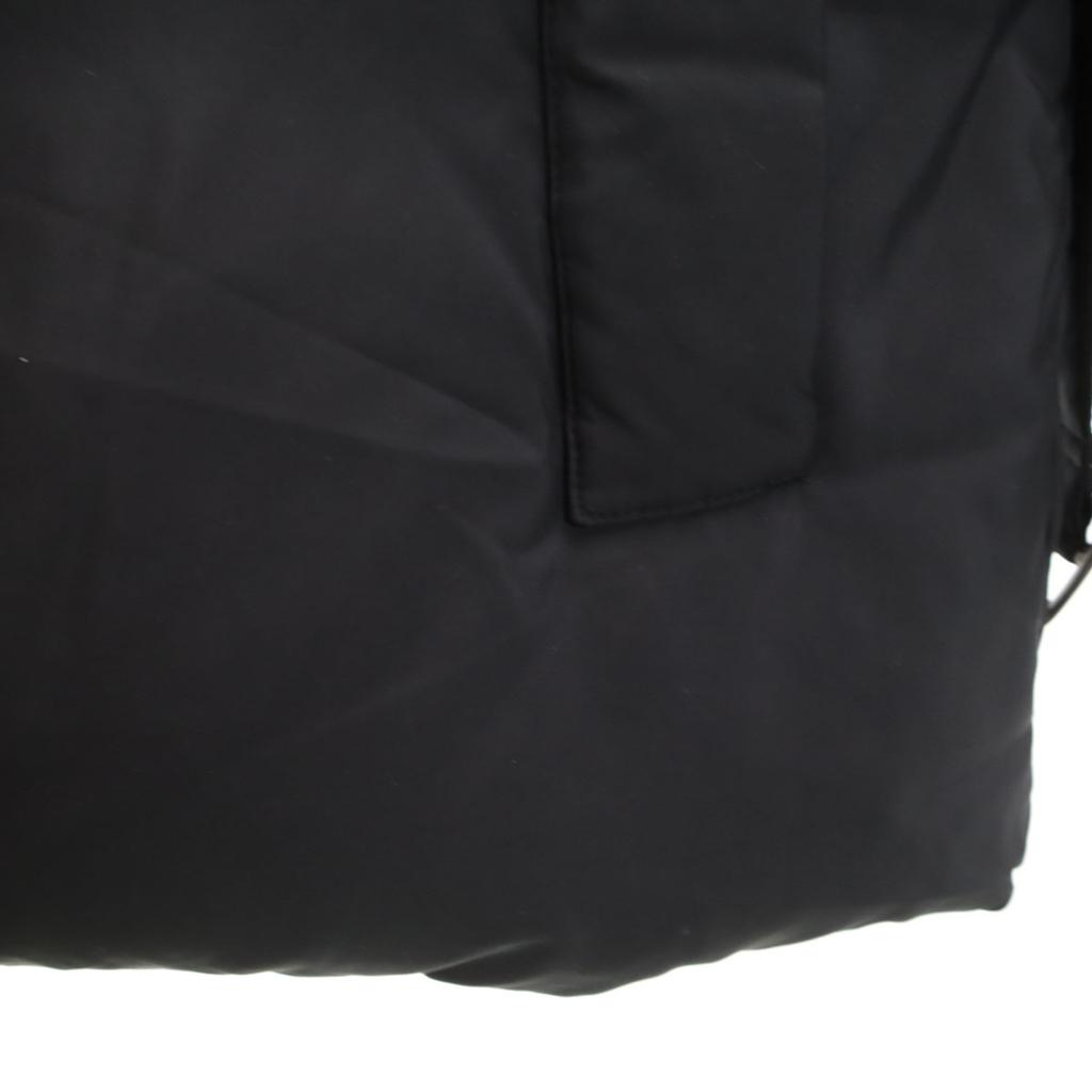 PLEATS PLEASE Péřová bunda 5 Černá série Isseimi Spáleniny od slunce Dámská Použitá