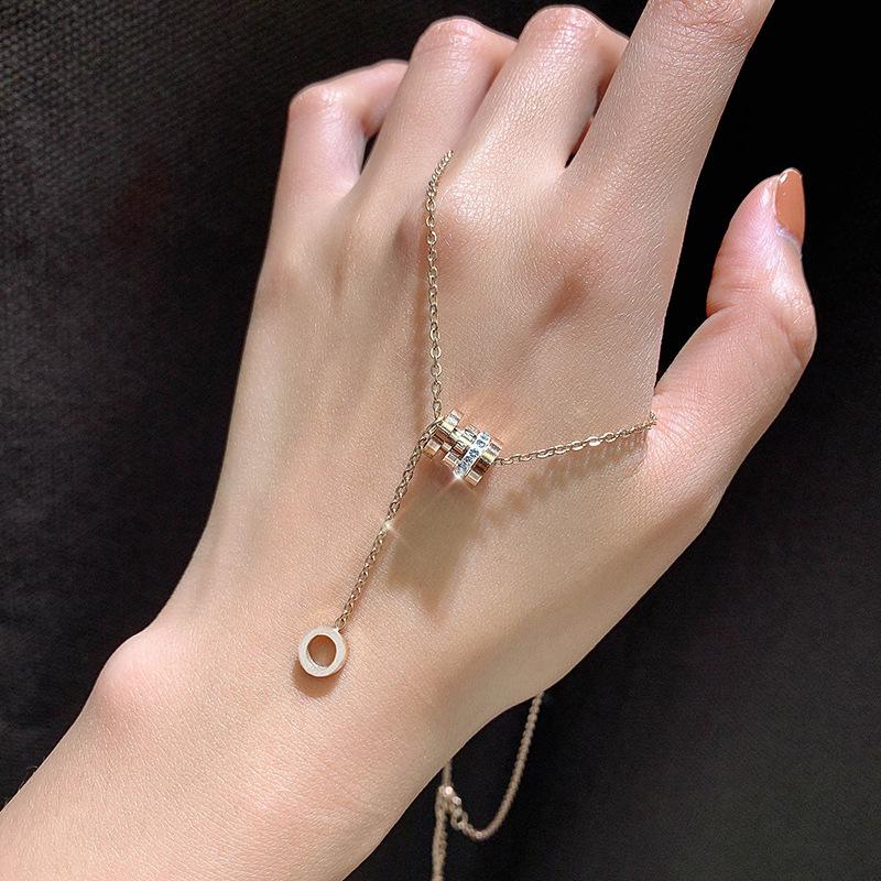 

Women s Roman Numerals Circle Pendant Necklace - Titanium Steel Luxury Clavicle Chain