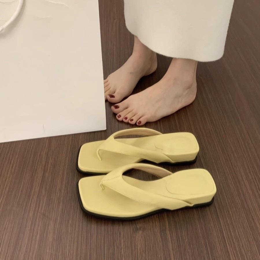 Internet celebrity fairy style thick bottom pinch foot flip-flops versatile not tired foot small slope heel French beautiful slippers female summe