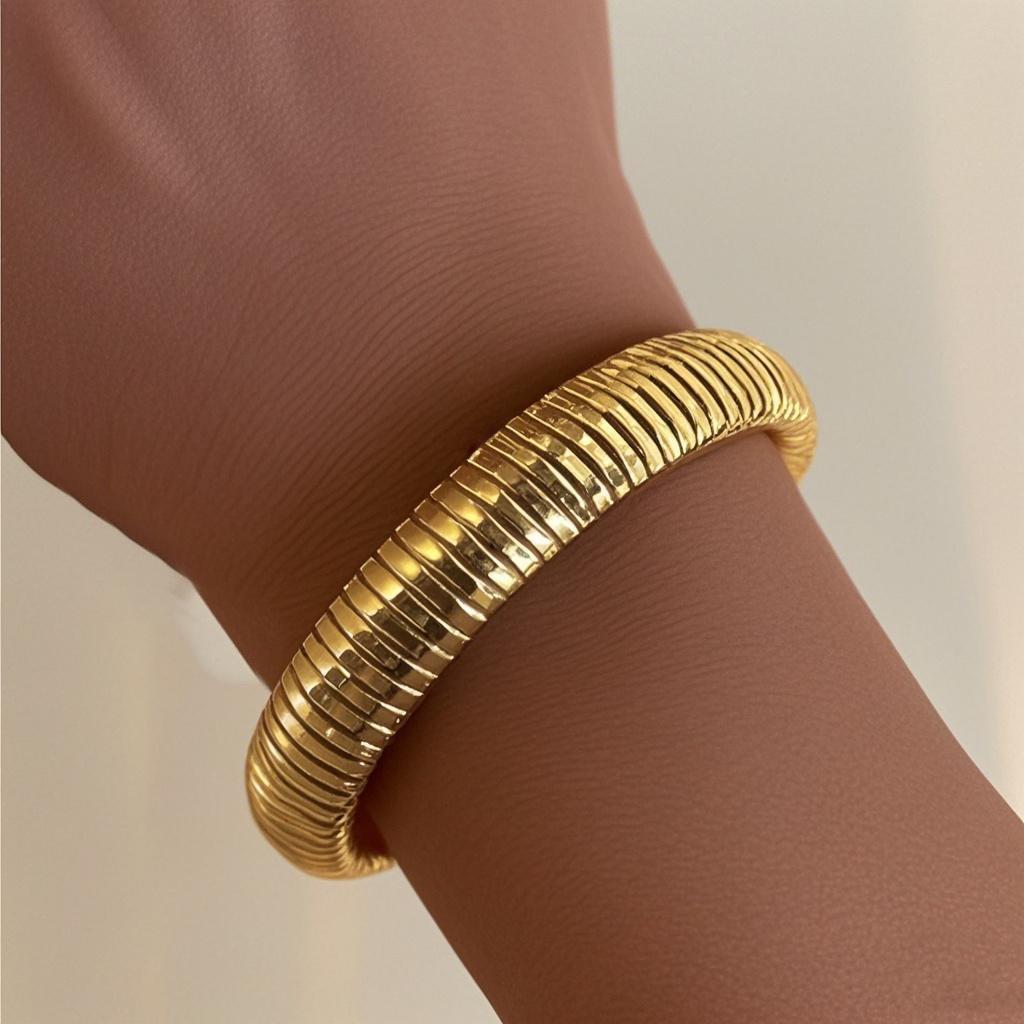 

Elastic Bracelet Women Plated Charm Punk Wide Chunky Metal Spiral Bangle Fashion New Party Jewelry Accessories Gift золотой