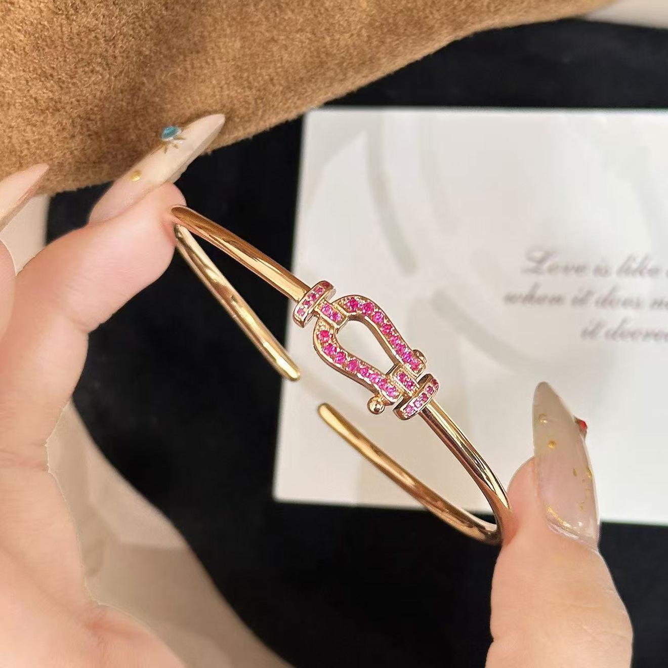 Korean light luxury red steel jade gold horseshoe buckle bracelet bracelet zircon micro-inlaid unique exquisite jewelry