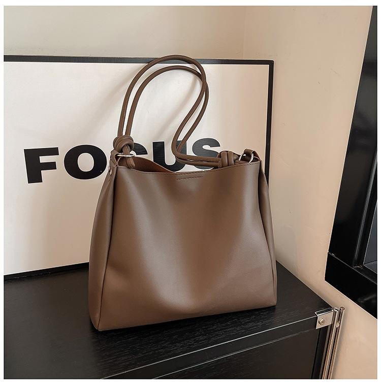 225 winter new bag women's retro foreign style tote bag fashion niche shoulder bag casual simple crossbody bag