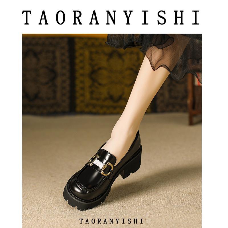 Horse buckle small leather shoes women's spring new thick-soled retro single shoes size