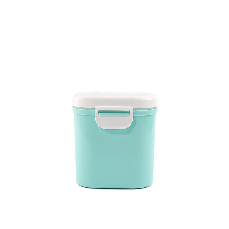 High-Capacity Portable Baby Formula Storage Container - Sealed and Portioned for On-the-Go Use.