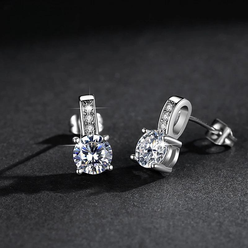

Temperament Trendy Four Claws Circle Zircon Stud Earrings for Women Luxury Gold Color Stainless Steel Zircon Bride Jewelry Gift