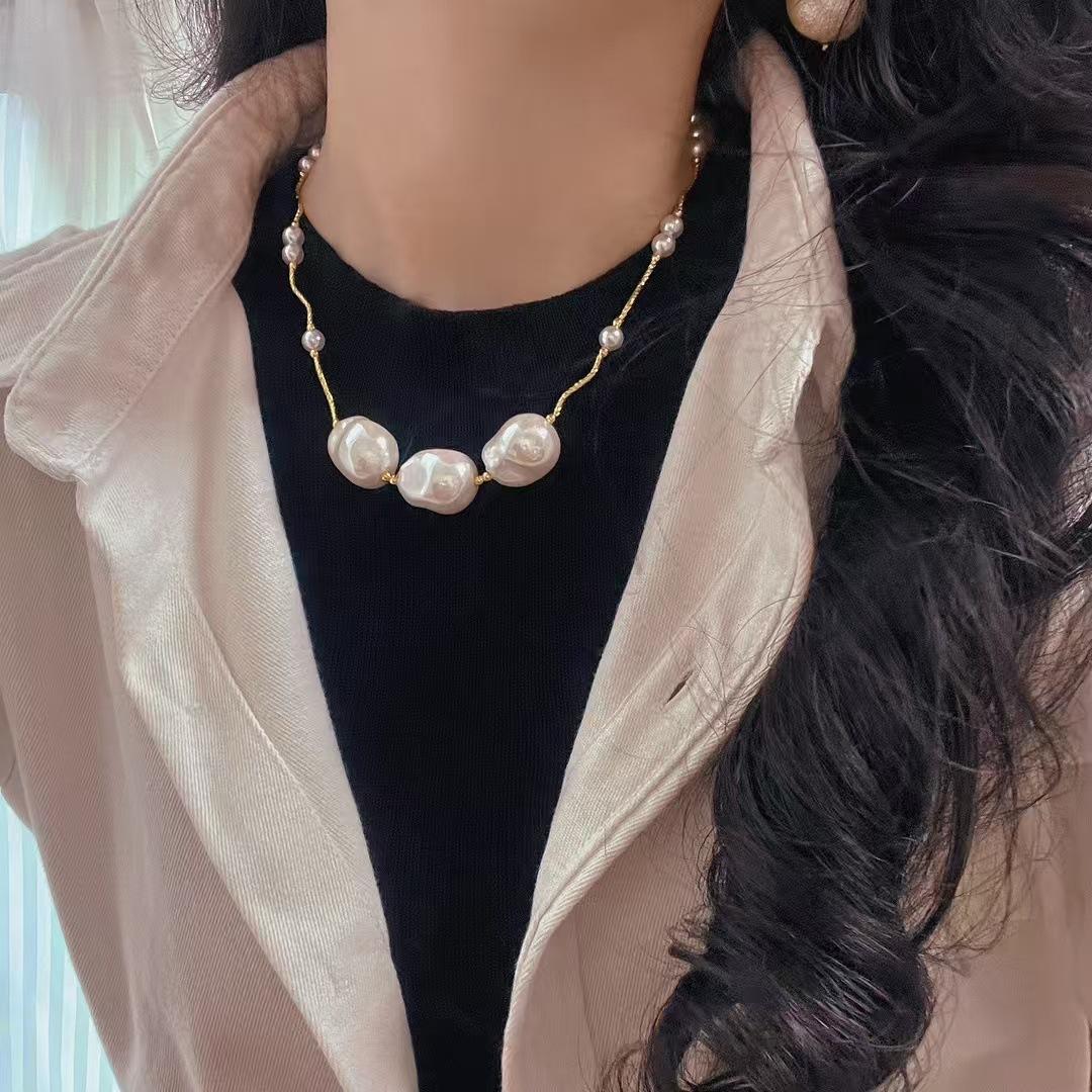 Vintage Strong Light High Quality Artificial Crystal Baroque Pearl Necklace Clavicle Chain