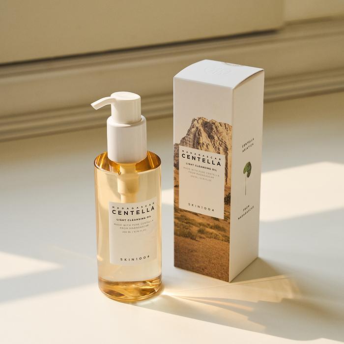Skin1004 Madagascar Centella Light Cleansing Oil – Vegan, Lightweight Makeup Remover & Pore Purifying Formula with Centella Asiatica Extract, Korean