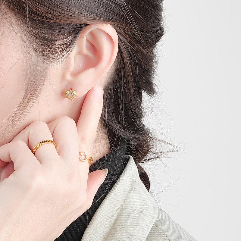 Fashion Versatile Cubic Zirconia Brass Earring Elegant Heart Shape Korean Decoration Women Hugging Earring Jewelry Heart Earring