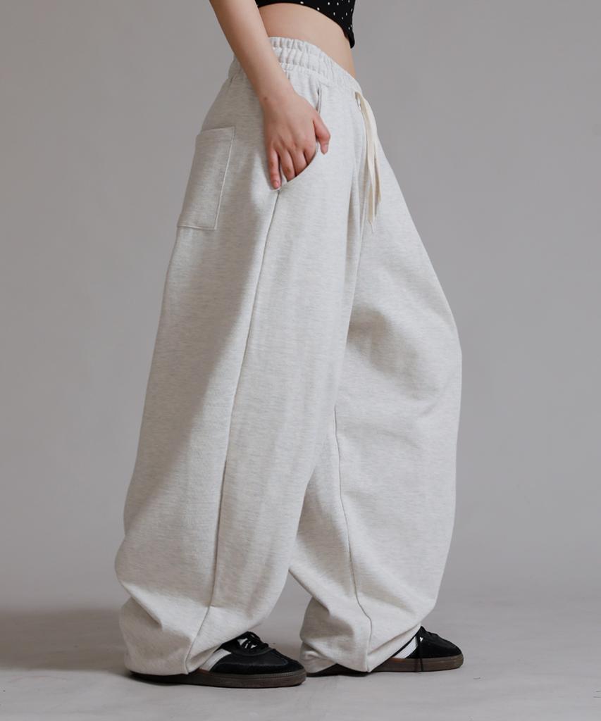 LIKE THE MOST Training Pintuck Balloon Wide Pants_Oatmeal