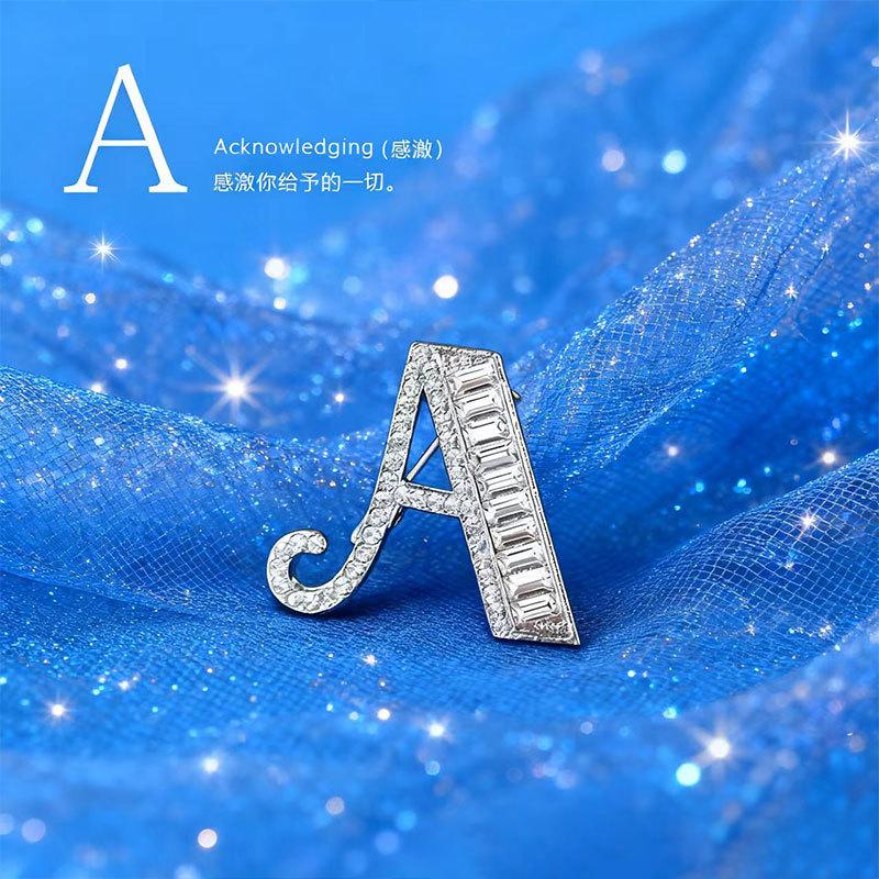 26 English Alphabet Brooches, Men'S And Women'S Suits, Collar Pins, Creative Brooches, Rhinestones, Crystal Anti-Light Pins