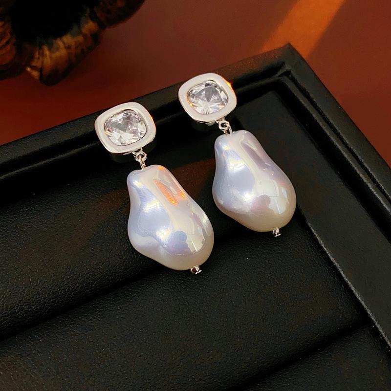 French Vintage Zircon Pearl Earrings - Elegant Retro Studs