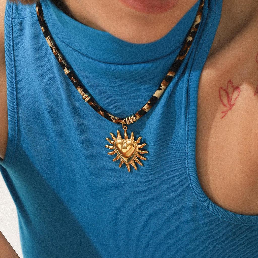 Leopard Print Nylon Rope Pendant Shell Sun Necklace - Cool, Exaggerated, Stainless Steel Design Showcasing Individuality.