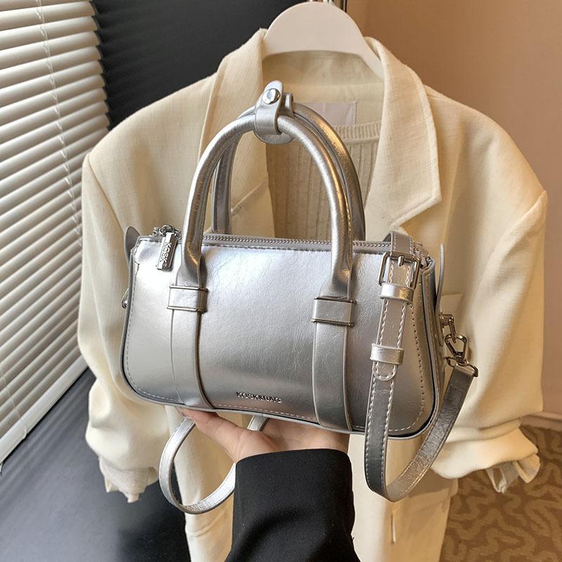 Korean Version of Fashion Portable Pillow Bag Women's 2025 Spring and Summer New Simple Versatile Shoulder Bag Niche Temperament Messenger Bag