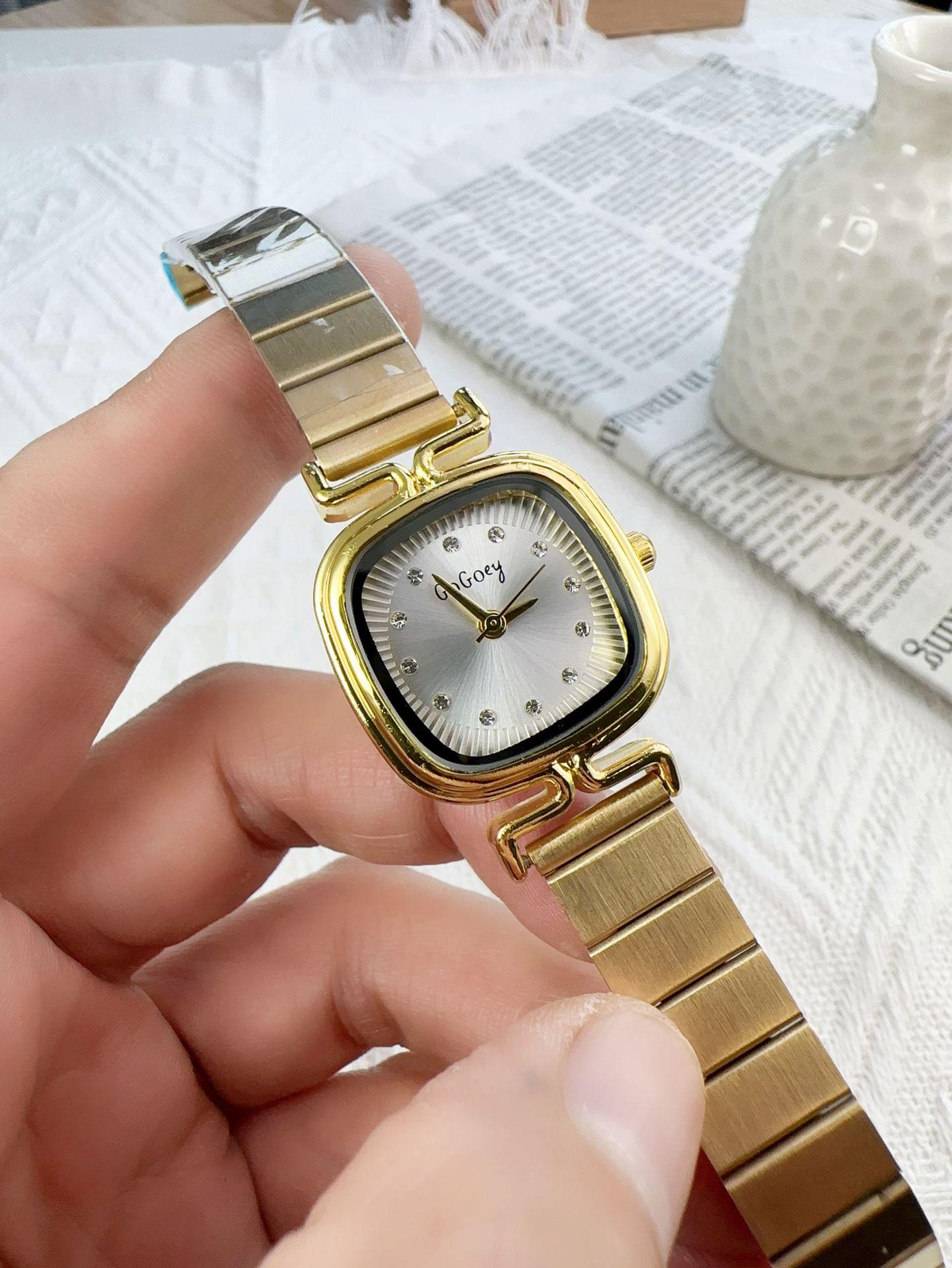 

Подержанные женские часы-петиты с квадратным стальным браслетом – Классический дизайн