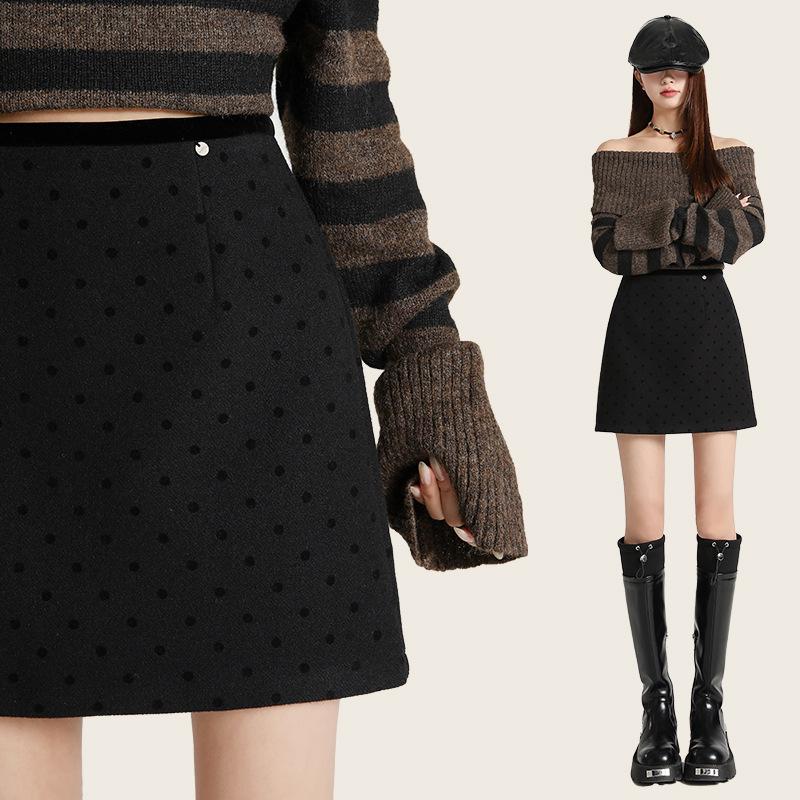 2026 Autumn/Winter Women's High-Waisted Retro Polka Dot Woolen Mini Skirt - Trendy & Slimming Design