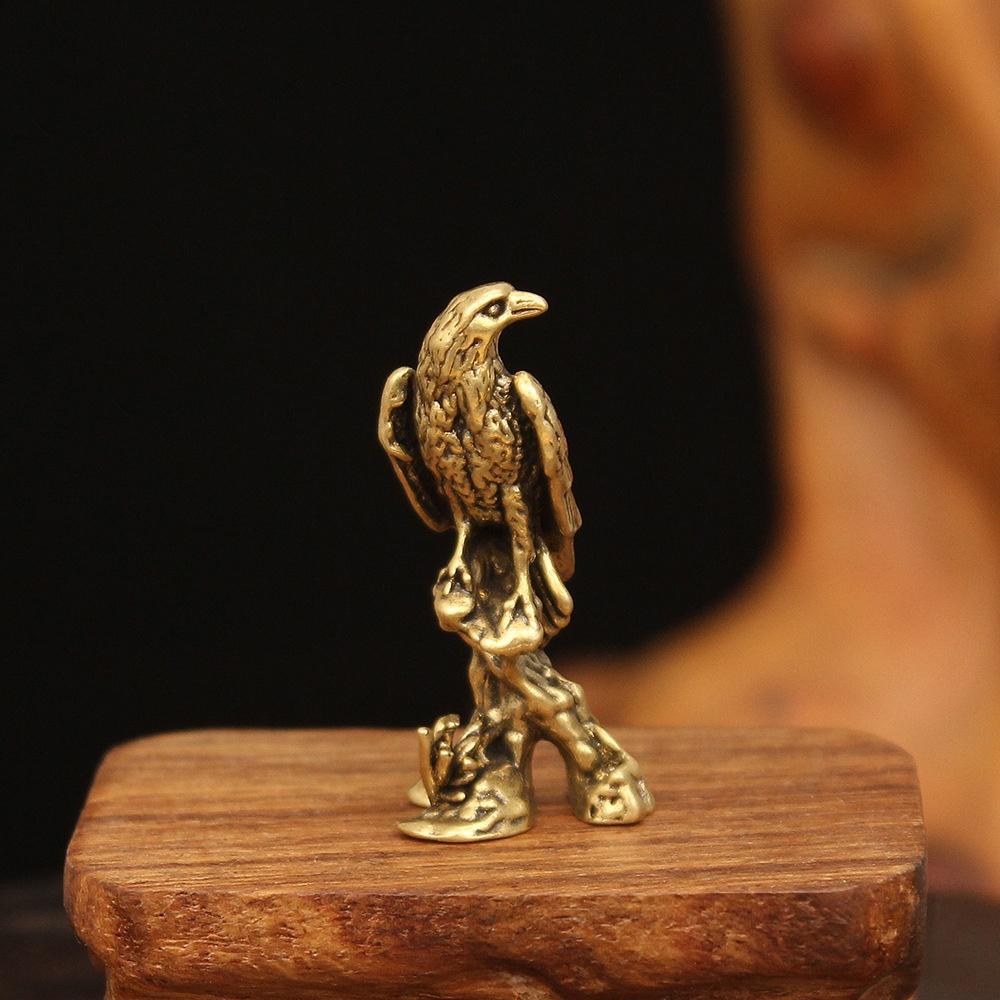 Statua Aquila in Ottone Vintage Statua Animale Simulato Decorazione Ornamento per Scrivania Casa Ufficio Metallo Figura Oggetti di Scena Giocattolo Regalo