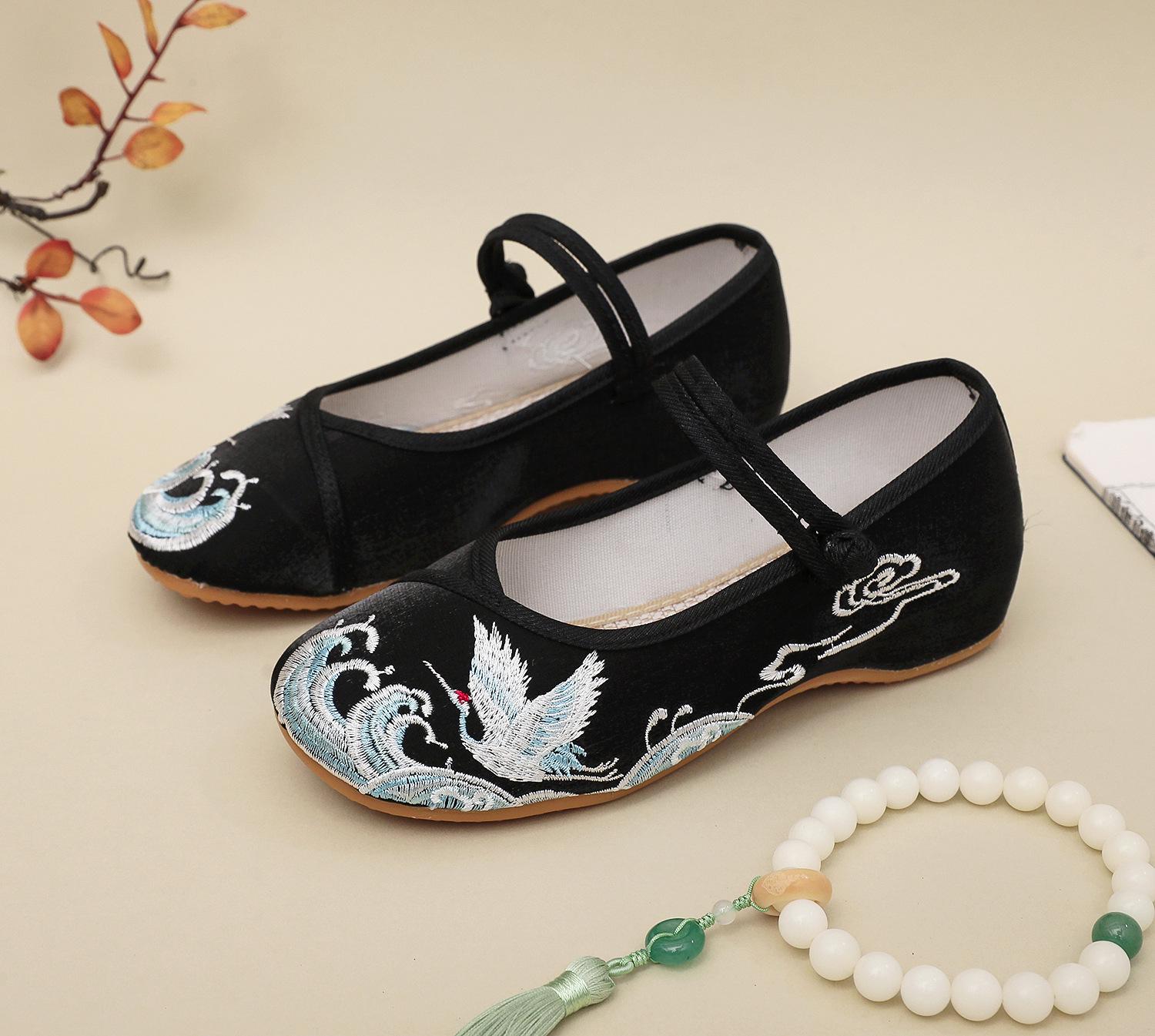 

Ru Yan Retro Old Beijing Embroidered Hanfu Shoes for Women - Traditional Chinese Style Dance Flats 35