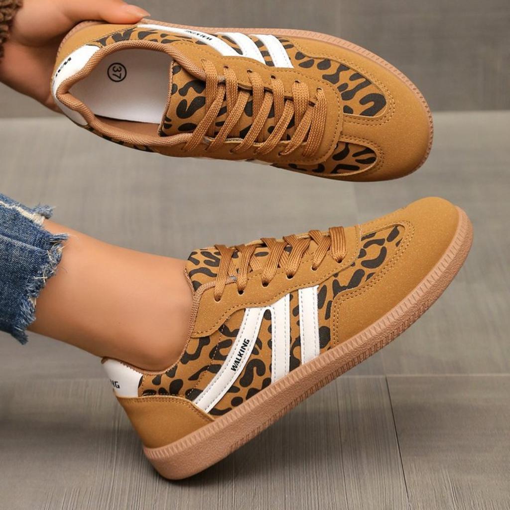 Women's Retro Color Blocked Sneakers with Flat Sole and Cushioned Insole