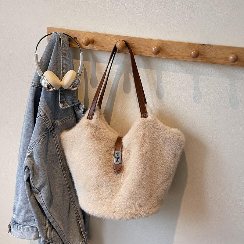 Retro Fluffy Bag Women's Large Capacity 2025 New Autumn and Winter Casual Plush Shoulder Bag Student Class Tote Bag