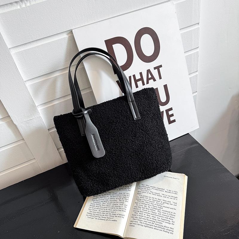 Hand carrying plush bucket bag women 2025 autumn and winter new Korean ins trend versatile fashion wool bag shoulder bag