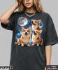 Drei Corgi Mond 90er Grafik T-Shirt, Geschenk für Hundehalter, Hund Mond Shirt, Lustiges Hundeshirt, 90er Vollmond Hundeshirt, Seltsames Haustier Shirt, Corgi Mama Tee