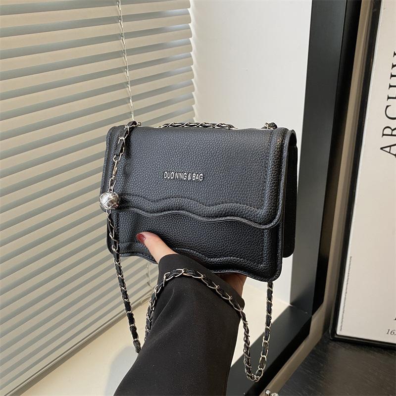 

Premium texture niche design bag women s 2025 new trendy versatile ins chain messenger bag shoulder small square bag чёрный