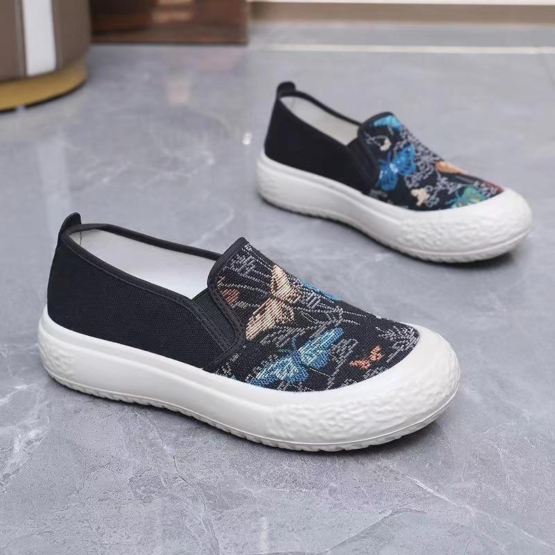 Old Beijing cloth shoes women's daily leisure soft sole one-pedal canvas shoes breathable fashion Korean version of mother shoes