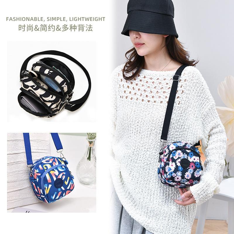 New simple and fashionable messenger bag women's small and lightweight personalized mobile phone bag casual printed nylon cloth women's bag