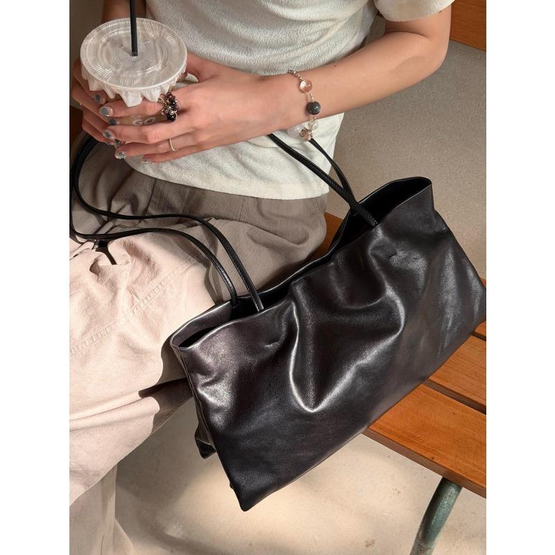 Tote Bag - A Niche Minimalist Style Commuter Single Shoulder Bag with A Basket On The Shoulder and An Elastic Strap for The Shoulder.