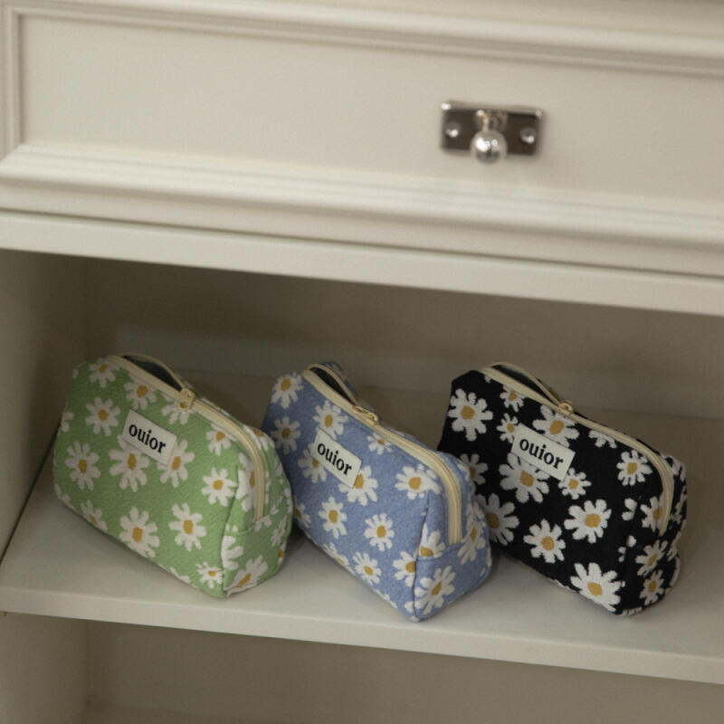 

Everyday Pouch - Marguerite (3 colors) (gift box included) green