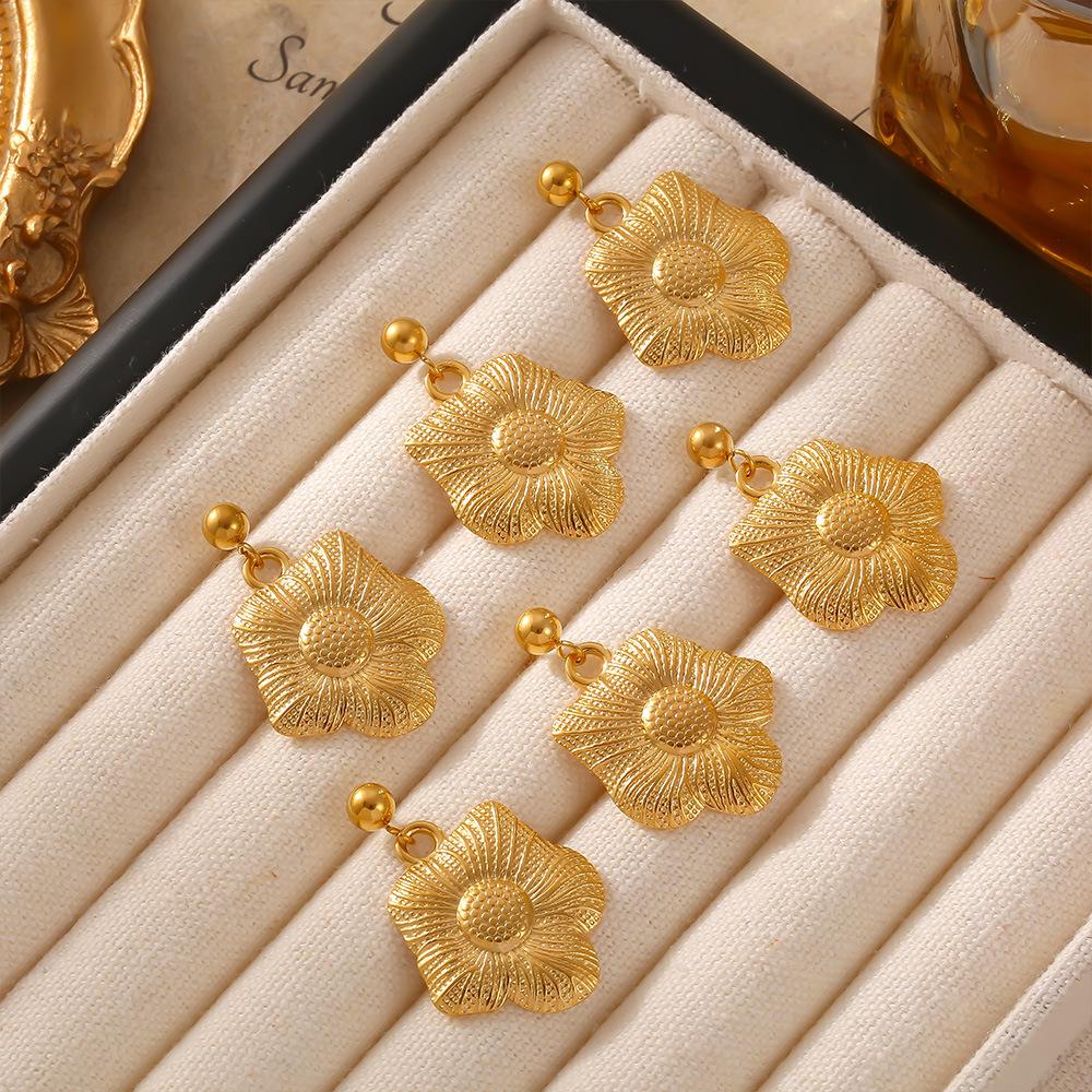Retro Sunflower Court Style Earrings: Fashionable 18k Gold-Plated Titanium Steel Jewelry