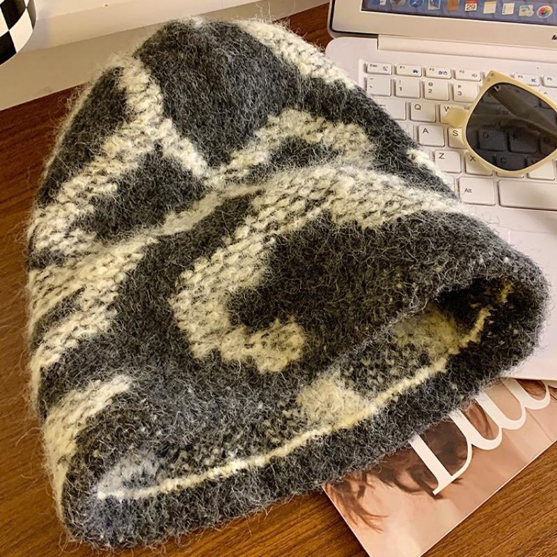 Wool knitted wool cold hat women's versatile big head circumference piled hat shows a small face to keep warm autumn and winter hat tide