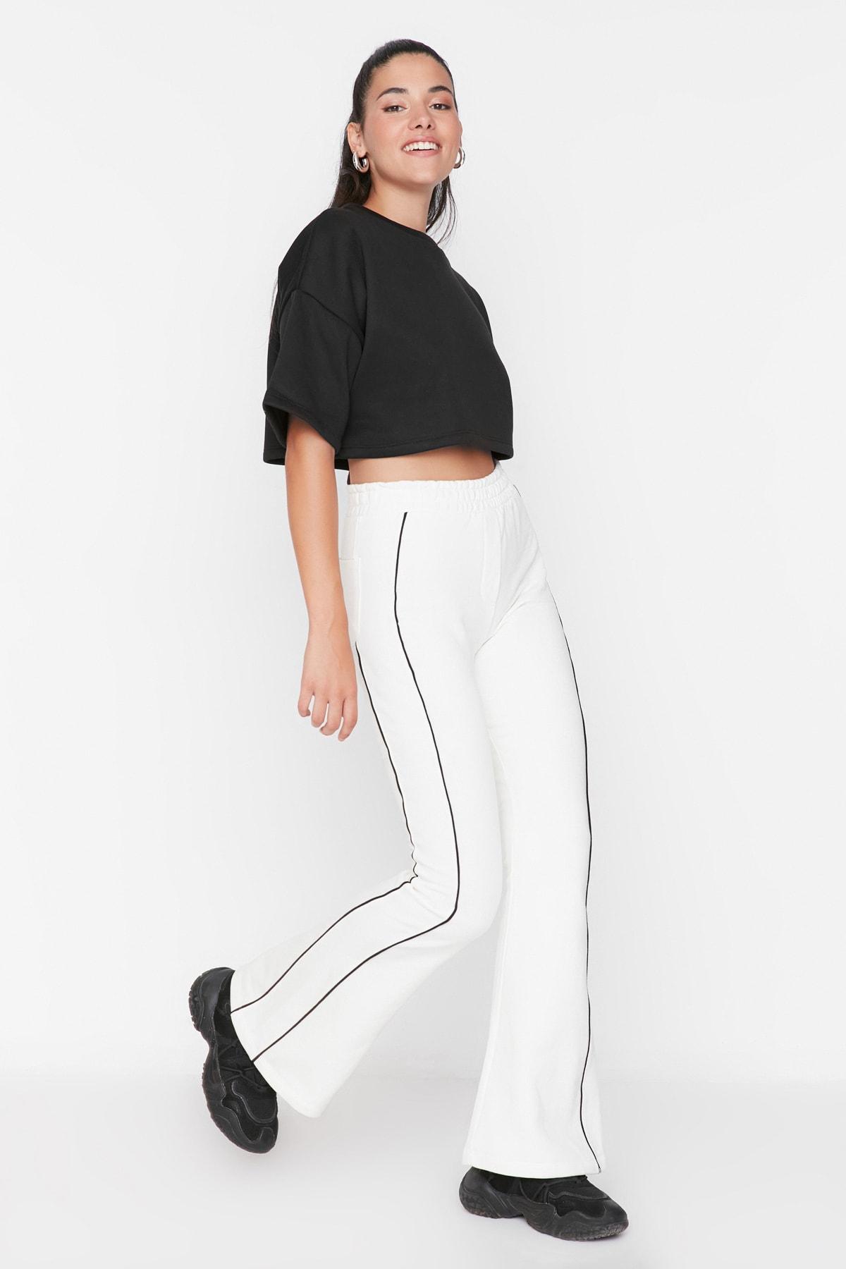 

Спортивные штаны - Экрю - Расклешенный