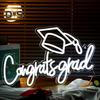 Gratulacje Grad LED Neon Sign Bez migotania Jasność Regulowana Zasilana przez USB Gratulacje Znak Ukończenia Szkoły Lampka Nocna