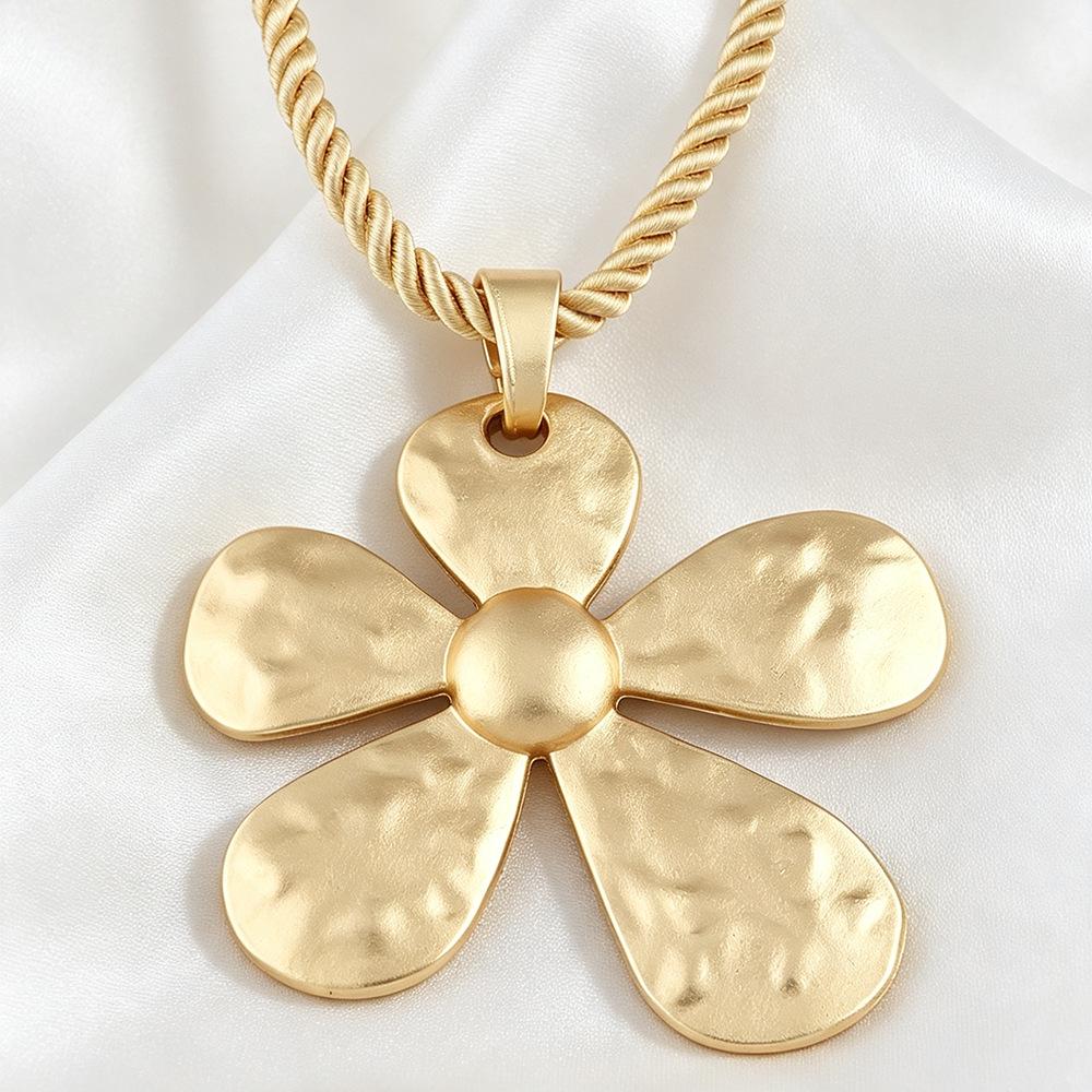 Geometric Gold Pendant Necklace with Woven Rope - Versatile Clavicle Jewelry
