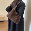Wildleder Schulter-Tragetasche: Modische, Geräumige, Schlichte Handtasche